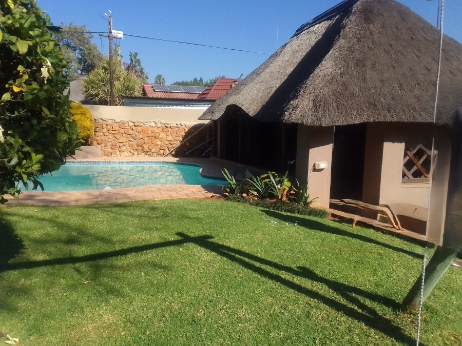 To Let 4 Bedroom Property for Rent in Geelhoutpark North West